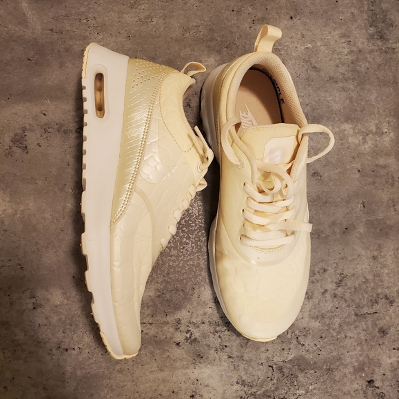 Nike Shoes - *EXTREMELY RARE* Nike Air Max Thea women's 7